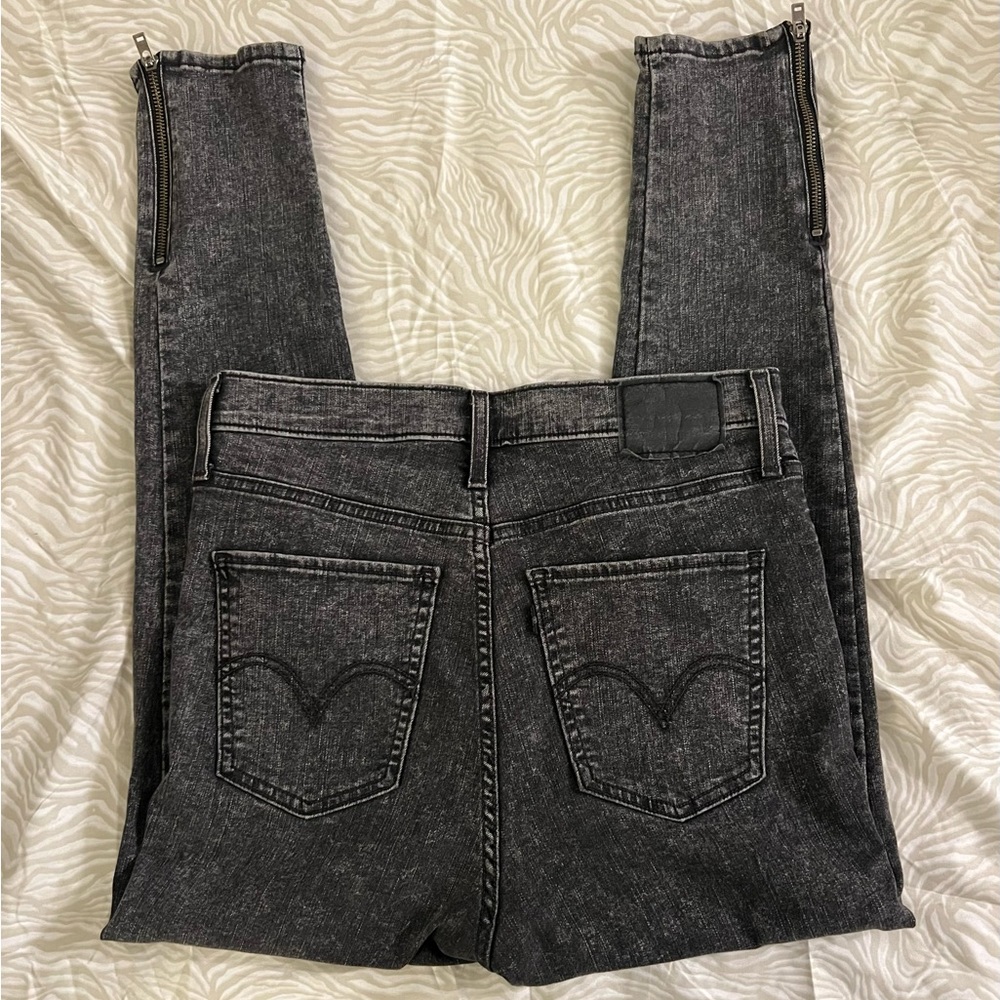 Levi’s High Rise Faded Black Stretch Skinny Jeans Women’s Size 31 - Picture 2 of 5